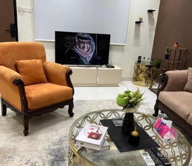 Unaizah Apartment | شقة بصالة مودرن وغرفة نوم