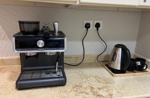 Unaizah Apartment | شقة بصالة مودرن وغرفة نوم