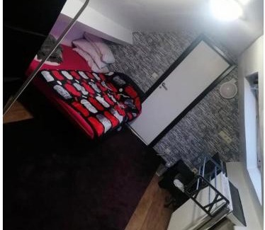 Veeweide Apartment | شقة دوبلكس في بروكسل غرفة وصالون في الطابق الرابع قريب من سنتر المدينة