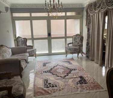 Ad-Darb al-Ahmar Apartment | شقة مخدومة جسر السويس