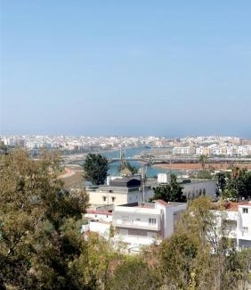 Hay Al Qoriaa Apartment | شقه فاخره بثلاث غرف دورين على البحر