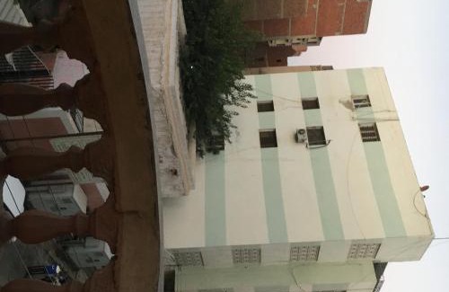 Mansoura Apartment | غرفه واحده فقط داخل شقه بها سرير ١٢٠ سم ومروحه ودولاب وكراسي