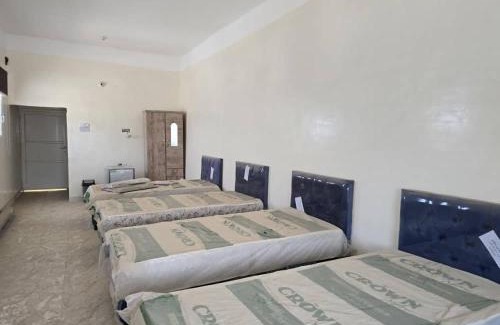 Hadiboh Hotel | غرف فندقية باحميد