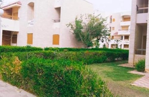 Al-Hammam Ski Chalet | قرية الكروان شالية بجنينة خاصة 2 غرفة نوم