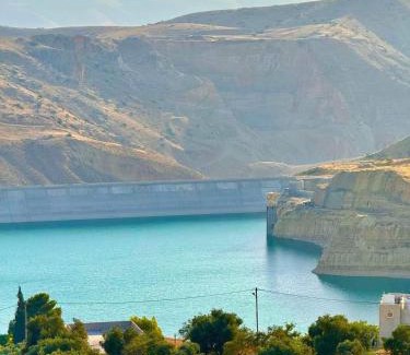 Suwailih Ski Chalet | منتجع ومزرعة برجيل السد