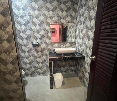 Ron Thong Hotel | คลิ๊กรีสอร์ท (Click Resort)