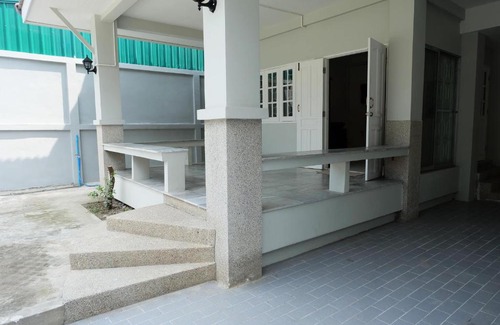 Saen Suk House | บ้านพักบางแสน บ้านชนัญญา BaanChananya