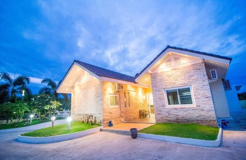 Hua Hin House | บ้านพักพลูวิลล่าใจกลางเมืองหัวหิน บรรยากาศธรรมชาติ
