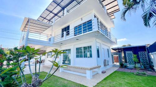 Phla House | บ้านย่าพลูวิลล่าพลาบ้านฉางระยอง
