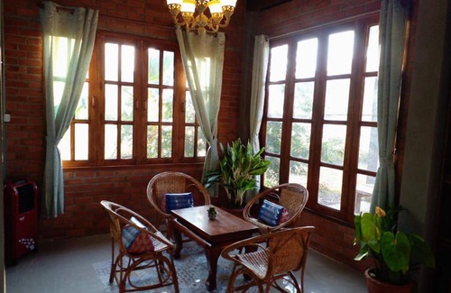 Santi Suk Bed & Breakfast | บ้านสวนนาเลา