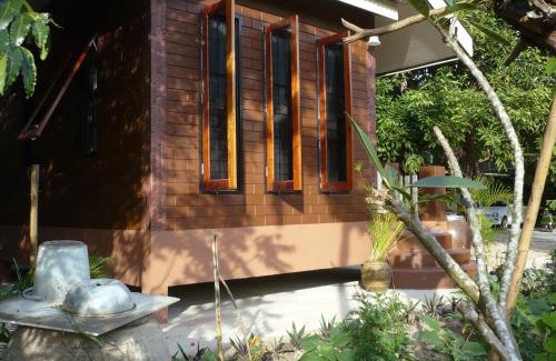 Klaeng House | บ้านสวนบรรจงอักษร Bansuan Banjong Akkson