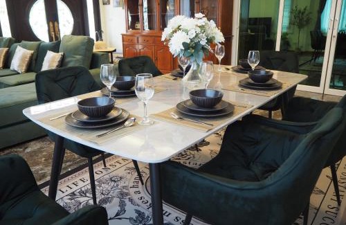 Siri Watthana Niwet Resort | บ้านสไตล์รวมสมัย ในเมืองเชียงใหม่ ใกล้สนามบิน