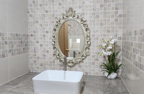 Takat Ngao Villa | เสถียร ซีวิว พูลวิลล่า