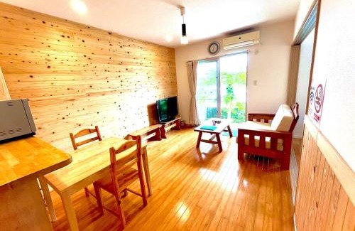 Okinawa Apartment | お子様連れ&動物好き大歓迎！産みたての卵を収穫体験できる宿