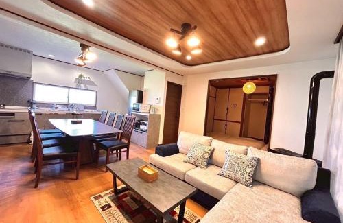 Asahikawa Apartment | かんたろうもねたろうの円宿ーNew!フルリノベ キッズエリア大好評!カムイ キャンモア 富良野スキー場アクセス良好コンビニ徒歩5分!