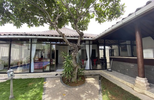 Dewi Sri Villa | クタニアヴィラQuiet villa 15 minutes from the beach