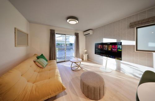 Azama House | クリスタル別荘南城