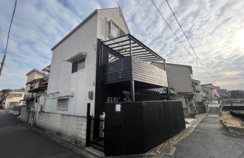 Fushimi Ski Chalet | ゲストハウス宮の軒-稲荷参道前 3-Floor Family House, four living room, washmachine, 2 toilet, project, big supermarket nearby