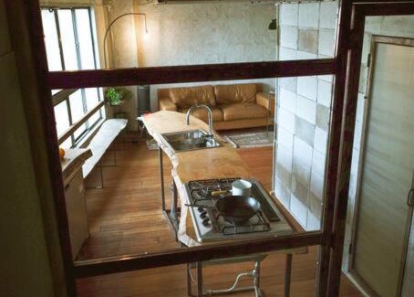 Chuo Ward House | ホテルニューハイオク：神戸駅4分/1棟貸し/リノベーションRC/Bed5台 (開放的なアート空間)