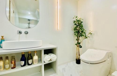 Yushima Hotel | 东京上野超级中心 设计师房间Yaoa 上野公园3分钟 车站1分钟 超级繁华 免费wifi 戴森吹风