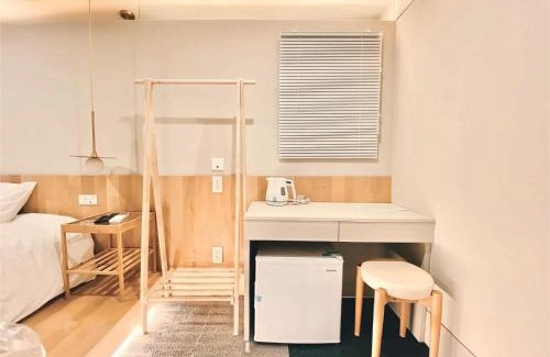 Yushima Hotel | 东京上野超级中心 设计师房间Yboe 上野公园3分钟 车站1分钟 超级繁华 免费wifi 戴森吹风