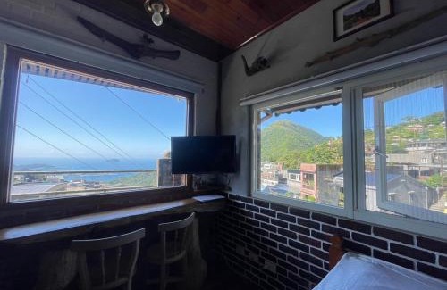 Ruifang House | 九份山海灣民宿 I 近老街 l 海景檜木房