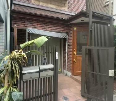 Kameido Apartment | 亀戸民泊3階ダブルベット1つシングルベッド1つ