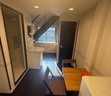 Kameido Apartment | 亀戸民泊3階ダブルベット1つシングルベッド1つ