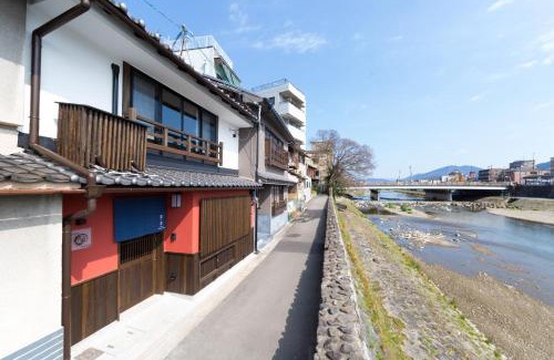 Shimogyo House | 京と家 鴨川五条 -Kyotoya Kamogawagojo-