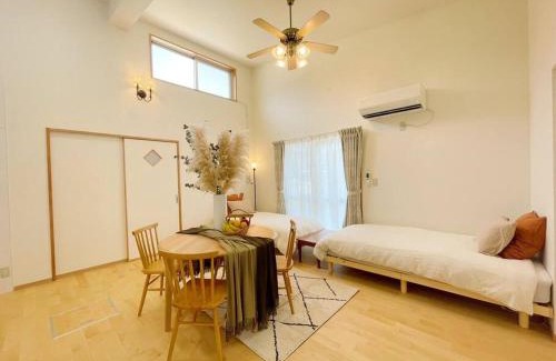 Nago House | 北部観光アクセス良好な新築貸別荘／最大4名ベッド4台／Wi-Fi／海岸線近く