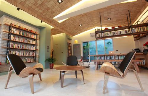 Hualien City Centre House | 坡岸長堤民宿 Leveeside House I 花蓮車站民宿 I 民宿證號1747 & 1748