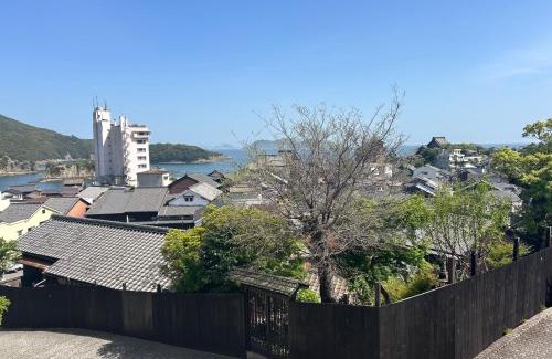 Tomonoura Onsen Villa | 城跡石垣上の絶景古民家宿 鞆城茶屋庵