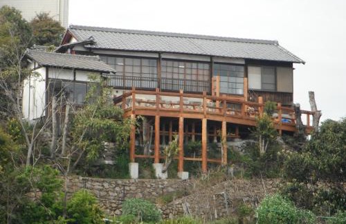 Tomonoura Onsen Villa | 城跡石垣上の絶景古民家宿 鞆城茶屋庵