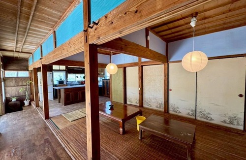 Kikai Island Villa | 【大人数で泊まれる一棟貸し】なかまあじーんやー(手久津久)【海近くの素敵な島暮らし体験】