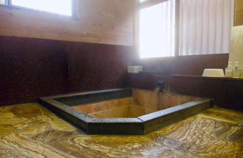Azumino House | 天然温泉付き プライベート空間 北アルプスの麓安曇野 貸切一棟貸 70型スクリーン完備 フモトノイエ