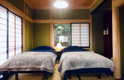 Azumino House | 天然温泉付き プライベート空間 北アルプスの麓安曇野 貸切一棟貸 70型スクリーン完備 フモトノイエ