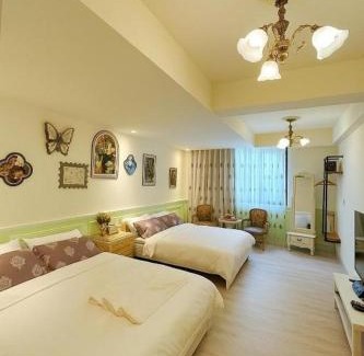 West Central District House | 巴洛克文旅 #海安藝術街#國華街小吃住宿#花園夜市民宿推薦