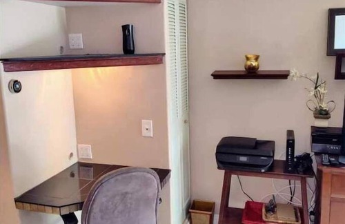 Parkside Apartment | ★彡 BIG DOGS Welcome♡Your 2nd home Beach/Downtown彡★