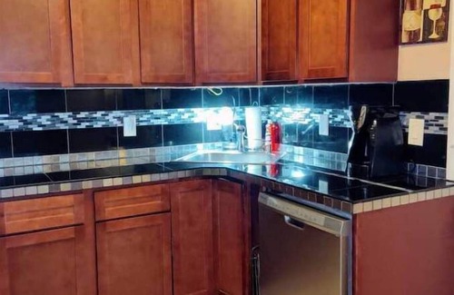 Parkside Apartment | ★彡 BIG DOGS Welcome♡Your 2nd home Beach/Downtown彡★