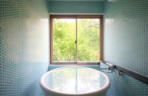 Shiga Highlands Hotel | 志賀高原 白い温泉 渓谷の湯