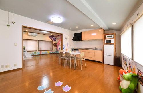 Katsuyama Villa | 恐竜好きのファミリーに大人気 かつやま民泊 じゅらどんの家 ぬいぐるみプレゼント中