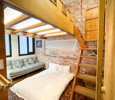 Tainan City Centre House | 慢步南國 台南故事民宿 Slow Tainan Homestay