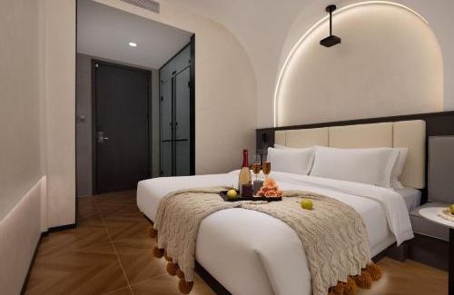 Chenghua Hotel | 成都东站西广场壹品酒店