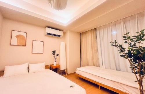 Yushima Apartment | 新上双卧套房 最大5人 设计师风格Yaof 东京中心上野公园3分钟 车站1分钟 位置极佳超级繁华 房间内看樱花