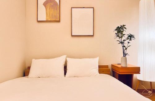 Yushima Apartment | 新上双卧套房 最大5人 设计师风格Yaof 东京中心上野公园3分钟 车站1分钟 位置极佳超级繁华 房间内看樱花