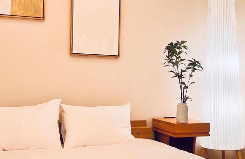 Yushima Apartment | 新上双卧套房 最大5人 设计师风格Yaof 东京中心上野公园3分钟 车站1分钟 位置极佳超级繁华 房间内看樱花