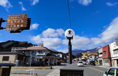 Nikko House | 新装開業 世界遺産と東武日光駅に至近 広いリビング 貸切 家族団体に最適