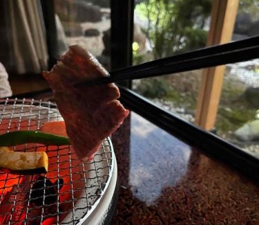 Ono House | 朝食夕食付きで最高ランクの飛騨牛希少部位と地元野菜の炭火焼きを堪能できる宿ゲストハウスつぐや