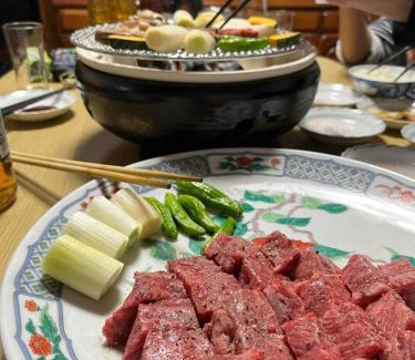 Ono House | 朝食夕食付きで最高ランクの飛騨牛希少部位と地元野菜の炭火焼きを堪能できる宿ゲストハウスつぐや