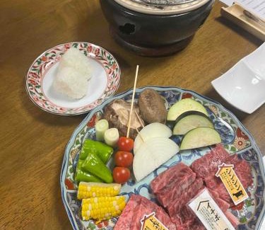 Ono House | 朝食夕食付きで最高ランクの飛騨牛希少部位と地元野菜の炭火焼きを堪能できる宿ゲストハウスつぐや